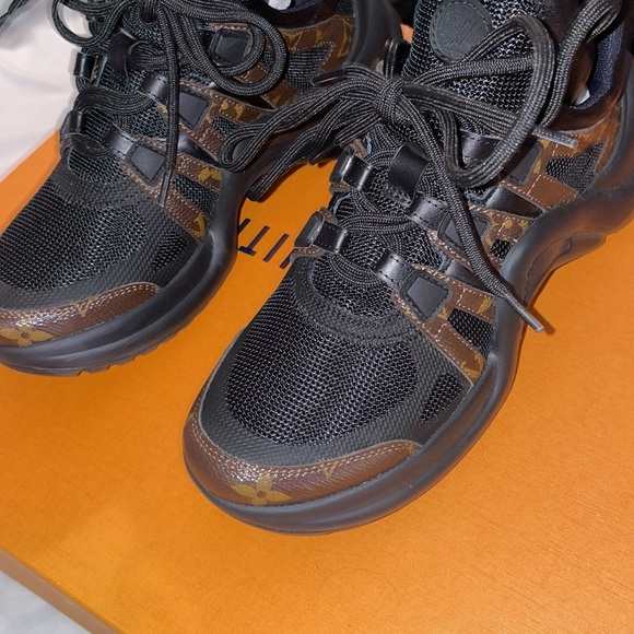 Louis Vuitton 💕 - Picture 2 of 2